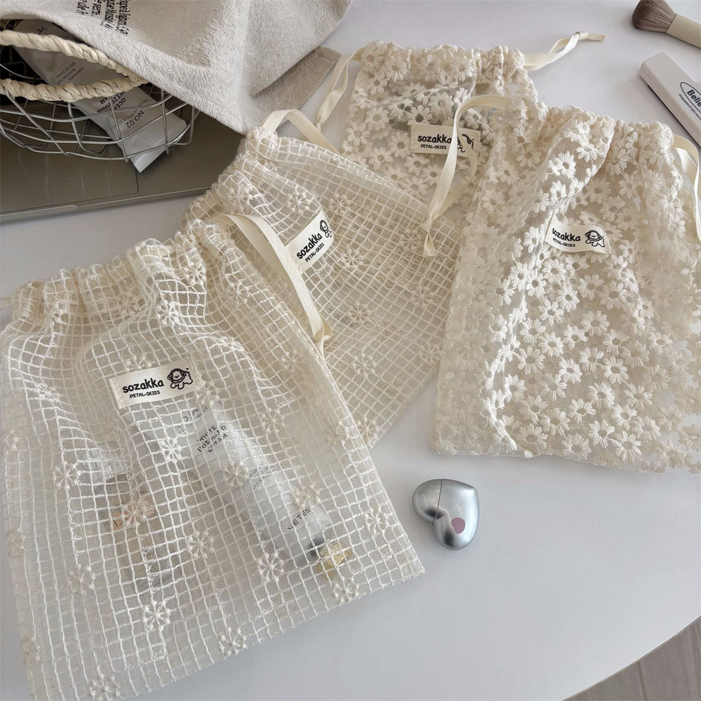 Dantel işlemeli papatya desenl - Cosmetic Bags incelemesi ve fiyatı